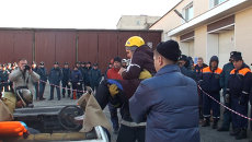 Спасатели носили девушек на руках на соревнованиях во Владивостоке Спасатели носили девушек на руках на соревнованиях во Владивостоке