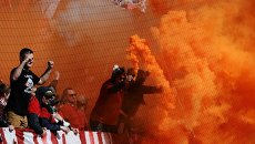 Болельщики Спартака поддерживают свою команду Болельщики Спартака поддерживают свою команду