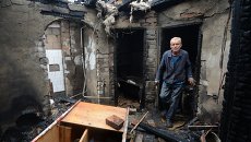 Житель дома в поселке Малая Вергунка, разрушенного в результате авианалета украинской армии Житель дома в поселке Малая Вергунка, разрушенного в результате авианалета украинской армии