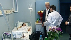 Собянин навестил в больнице пострадавших из-за ЧП в метро Собянин навестил в больнице пострадавших из-за ЧП в метро