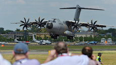 Грузовой самолет Airbus A400M Grizzly на Фарнборо-2014. Архивное фото Грузовой самолет Airbus A400M Grizzly на Фарнборо-2014. Архивное фото