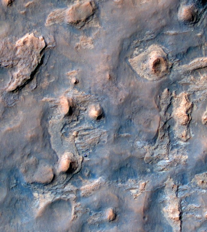 Снимок с орбиты показывающий путь марсохода Curiosity Снимок с орбиты показывающий путь марсохода Curiosity