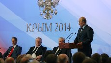Президент РФ Владимир Путин выступает на встрече в Ялте с членами фракций политических партий Государственной Думы РФ Президент РФ Владимир Путин выступает на встрече в Ялте с членами фракций политических партий Государственной Думы РФ