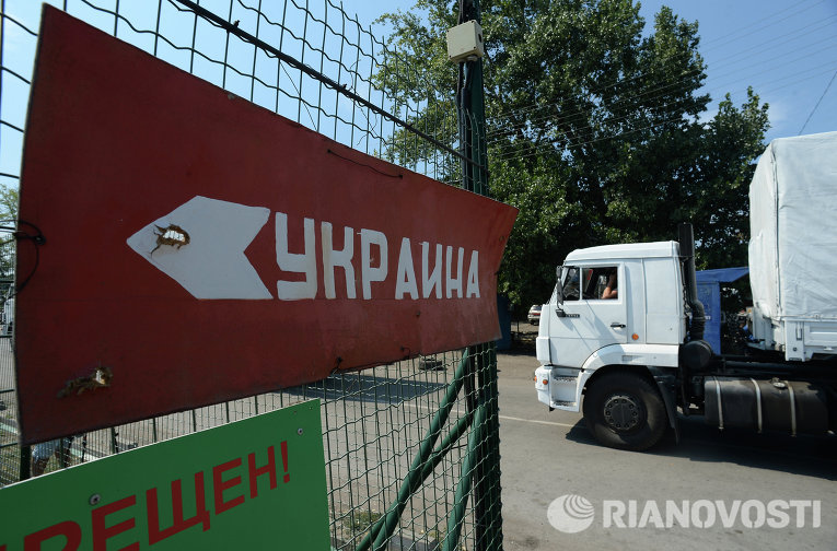 Первые КамАЗы с гуманитарной помощью из РФ прибыли к КПП на границе с Украиной Первые КамАЗы с гуманитарной помощью из РФ прибыли к КПП на границе с Украиной