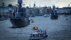 Парад кораблей в Санкт-Петербурге. Архивное фото Парад кораблей в Санкт-Петербурге. Архивное фото