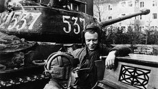 Экипаж советского тяжелого танка ИС-2 Экипаж советского тяжелого танка ИС-2