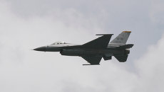 Истребитель F-16. Архивное фото Истребитель F-16. Архивное фото