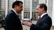 Председатель правительства РФ Дмитрий Медведев и премьер Государственного совета Китайской Народной Республики Ли Кэцян Председатель правительства РФ Дмитрий Медведев и премьер Государственного совета Китайской Народной Республики Ли Кэцян