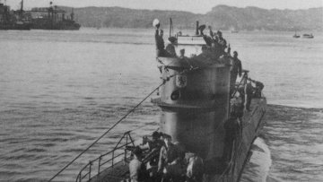 Немецкая подводная лодка U-576. Архивное фото. Немецкая подводная лодка U-576. Архивное фото.