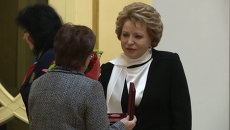 Посмертные награды погибших на Украине журналистов вручили их родственникам Посмертные награды погибших на Украине журналистов вручили их родственникам