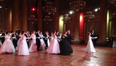 Народный артист СССР Василий Лановой, устроительница бала Наталия Хольцмюллер и студенты Московской консерватории на Русском балу в Вене Народный артист СССР Василий Лановой, устроительница бала Наталия Хольцмюллер и студенты Московской консерватории на Русском балу в Вене