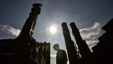 Военнослужащий у зенитно-ракетной системы С-300. Архивное фото Военнослужащий у зенитно-ракетной системы С-300. Архивное фото
