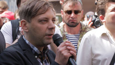 Активист Правого сектора пригрозил сжечь здание администрации Порошенко Активист Правого сектора пригрозил сжечь здание администрации Порошенко