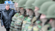 Президент Украины Петр Порошенко и армия Украины . Архивное фото Президент Украины Петр Порошенко и армия Украины . Архивное фото