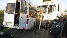 Сотрудники МЧС и ДПС на месте ДТП с автобусом, перевозившим детей из Казани, в Нижегородской области Сотрудники МЧС и ДПС на месте ДТП с автобусом, перевозившим детей из Казани, в Нижегородской области