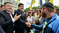 Президент Украины Петр Порошенко и глава Одесской области Михаил Саакашвили. Архивное фото Президент Украины Петр Порошенко и глава Одесской области Михаил Саакашвили. Архивное фото