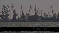 Вид на Мариупольский морской порт на Азовском море, Украина Вид на Мариупольский морской порт на Азовском море, Украина