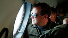 Председатель правительства России Дмитрий Медведев во время посещения острова Итуруп на Курилах Председатель правительства России Дмитрий Медведев во время посещения острова Итуруп на Курилах
