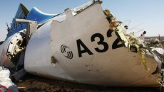 Обломки самолета Airbus A321 авиакомпании Когалымавиа, который выполнял рейс 9268 Шарм эш-Шейх - Санкт-Петербург. Архивное фото Обломки самолета Airbus A321 авиакомпании Когалымавиа, который выполнял рейс 9268 Шарм эш-Шейх - Санкт-Петербург. Архивное фото