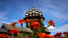 Покровская церковь в государственном историко-архитектурном и этнографическом музее-заповеднике Кижи Покровская церковь в государственном историко-архитектурном и этнографическом музее-заповеднике Кижи