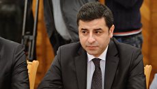Сопредседатель партии Демократии народов Турции Селахаттин Демирташ. Архивное фото Сопредседатель партии Демократии народов Турции Селахаттин Демирташ. Архивное фото