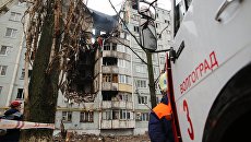 Сотрудники МЧС РФ о время разбора завалов у разрушенного в результате взрыва бытового газа многоэтажного дома по улице Космонавтов в Волгограде. Архивное фото Сотрудники МЧС РФ о время разбора завалов у разрушенного в результате взрыва бытового газа многоэтажного дома по улице Космонавтов в Волгограде. Архивное фото