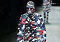 Показ коллекции Moncler Gamme Bleu во время Недели мужской моды в Милане Показ коллекции Moncler Gamme Bleu во время Недели мужской моды в Милане