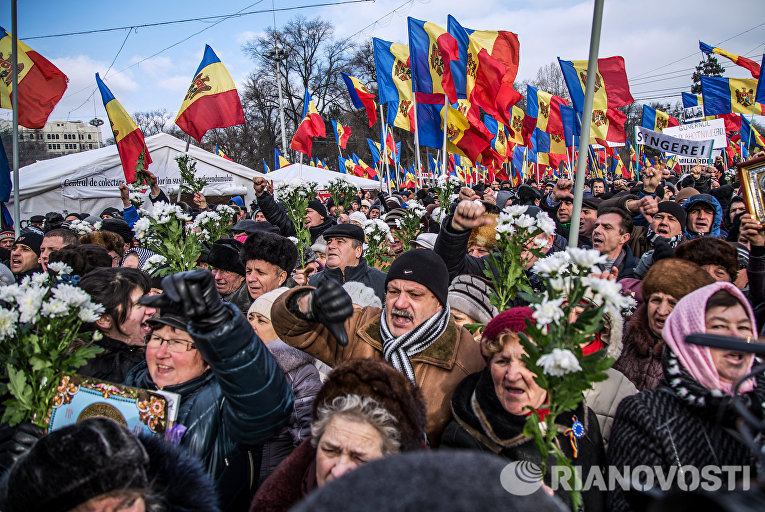 Участники акции протеста оппозиции в Кишиневе Участники акции протеста оппозиции в Кишиневе