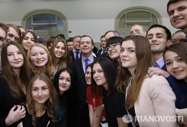 Премьер-министр РФ Д. Медведев посетил Российский экономический университет имени Г.В. Плеханова в День российского студенчества Премьер-министр РФ Д. Медведев посетил Российский экономический университет имени Г.В. Плеханова в День российского студенчества