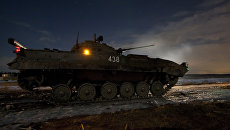 Боевая машина пехоты (БМП-2) во время тактических учений. Архивное фото Боевая машина пехоты (БМП-2) во время тактических учений. Архивное фото