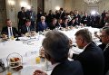 Председатель правительства РФ Дмитрий Медведев на встрече с представителями деловых кругов России и Германии в рамках Мюнхенской конференции по безопасности Председатель правительства РФ Дмитрий Медведев на встрече с представителями деловых кругов России и Германии в рамках Мюнхенской конференции по безопасности