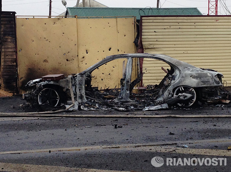 Остатки автомашины, подорванной около Джемикентского поста ГАИ в Дербентском районе Дагестана Остатки автомашины, подорванной около Джемикентского поста ГАИ в Дербентском районе Дагестана