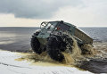 Демонстрация отечественного вездехода-амфибии Шерп на берегу Ладожского озера в Ленинградской области Демонстрация отечественного вездехода-амфибии Шерп на берегу Ладожского озера в Ленинградской области