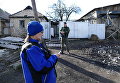 Сотрудник ОБСЕ в поселке Зайцево в Донецкой области Сотрудник ОБСЕ в поселке Зайцево в Донецкой области