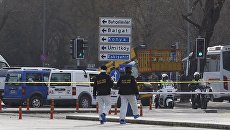 Полиция на месте взрыва у общежития для военных в центре Анкары, Турция. 18 февраля 2016 год Полиция на месте взрыва у общежития для военных в центре Анкары, Турция. 18 февраля 2016 год