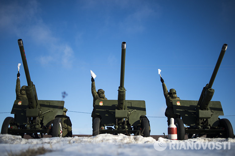Тренировка военнослужащих 449-го отдельного салютного дивизиона ЗВО Тренировка военнослужащих 449-го отдельного салютного дивизиона ЗВО