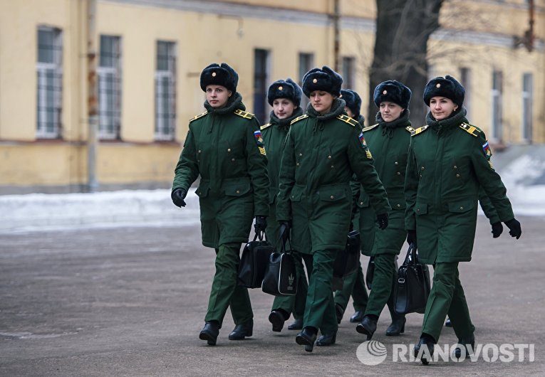 Учебные занятия с девушками-курсантами Военно-космической академии в Санкт-Петербурге Учебные занятия с девушками-курсантами Военно-космической академии в Санкт-Петербурге