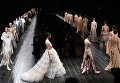Показ коллекции Valentino во время недели моды прет-а-порте в Париже. Март 2016 Показ коллекции Valentino во время недели моды прет-а-порте в Париже. Март 2016