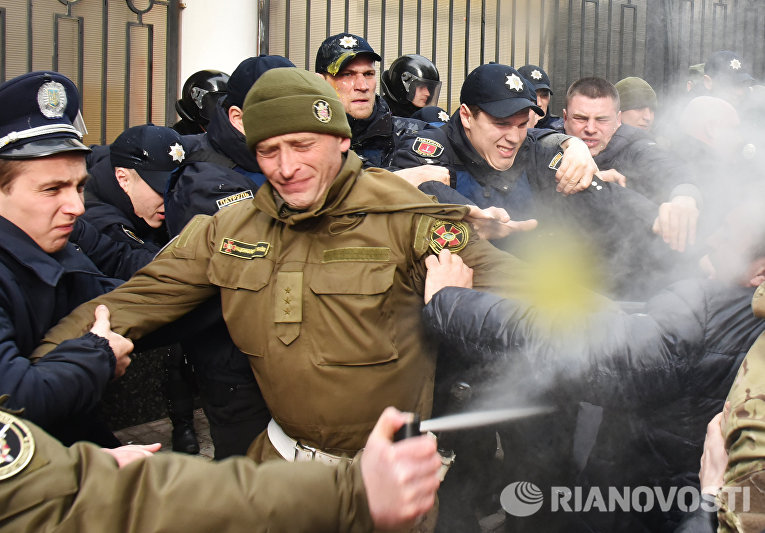 Столкновения участников акций в защиту Н. Савченко и милиции у Генерального консульства Российской Федерации в Одессе Столкновения участников акций в защиту Н. Савченко и милиции у Генерального консульства Российской Федерации в Одессе