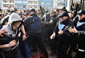 Участники акций в защиту Н. Савченко пытаются прорваться к Генеральному консульству Российской Федерации в Одессе Участники акций в защиту Н. Савченко пытаются прорваться к Генеральному консульству Российской Федерации в Одессе