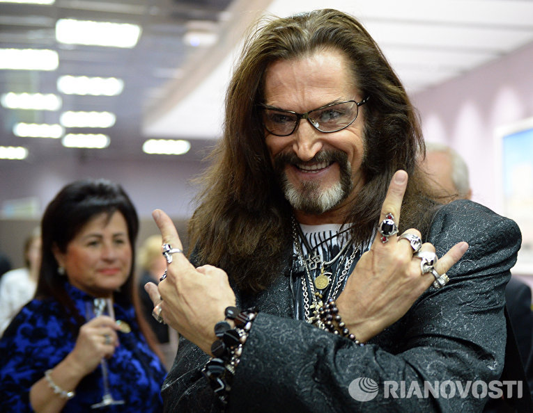 Актер, поэт и певец Никита Джигурда на выставке Бескомпромиссная жажда красоты художника Никаса Сафронова в Москве Актер, поэт и певец Никита Джигурда на выставке Бескомпромиссная жажда красоты художника Никаса Сафронова в Москве