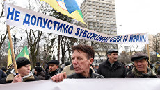 Участник акции протеста у здания Верховной рады в Киеве, которую проводят аграрии Участник акции протеста у здания Верховной рады в Киеве, которую проводят аграрии