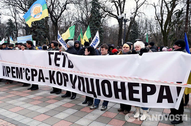 Участники акции протеста у здания Верховной рады в Киеве, которую проводят аграрии Участники акции протеста у здания Верховной рады в Киеве, которую проводят аграрии