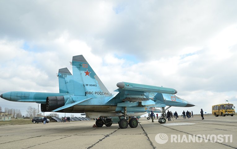 Первая группа бомбардировщиков Су-34 из Сирии приземлилась под Воронежем Первая группа бомбардировщиков Су-34 из Сирии приземлилась под Воронежем