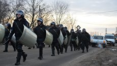 Сотрудники правоохранительных органов в поселке Плеханово в Тульской области Сотрудники правоохранительных органов в поселке Плеханово в Тульской области