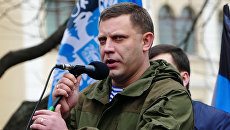 Глава Донецкой народной республики (ДНР) выступает на митинге-концерте, посвященном годовщине воссоединения Крыма с Россией, прошедшем в Первомайском сквере на центральной площади города Глава Донецкой народной республики (ДНР) выступает на митинге-концерте, посвященном годовщине воссоединения Крыма с Россией, прошедшем в Первомайском сквере на центральной площади города
