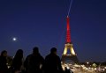 Эйфелева башня окрашенная в цвета бельгийского флага в память о жертвах терактов Эйфелева башня окрашенная в цвета бельгийского флага в память о жертвах терактов