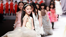 Модели на показе J.Queen & Little Queen Се Jiaqi во время недели моды в Пекине Модели на показе J.Queen & Little Queen Се Jiaqi во время недели моды в Пекине