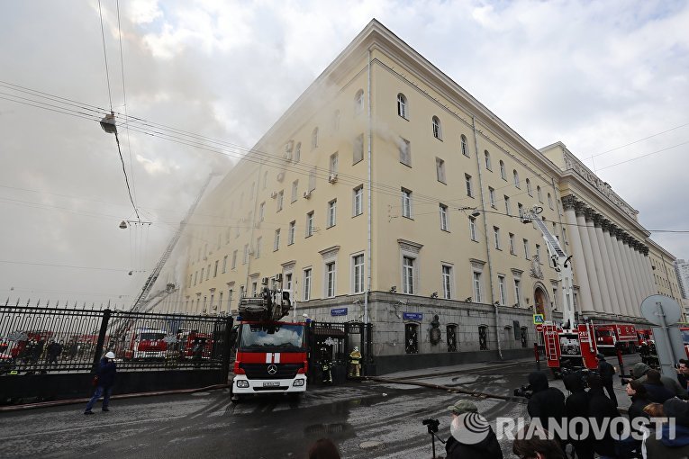 Пожар в здании Министерства обороны в Москве Пожар в здании Министерства обороны в Москве