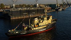 Ледокол Иван Крузенштерн во время фестиваля ледоколов на реке Неве в Санкт-Петербурге Ледокол Иван Крузенштерн во время фестиваля ледоколов на реке Неве в Санкт-Петербурге